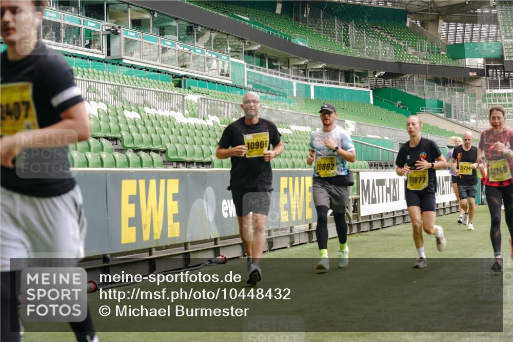 13.09.2026 - 21. swb-Marathon Bremen Michael Burmester http://msf.ph/oto/10448432 13.09.2026 10:30:18 Laufen im Stadion 10141, 10162, 10170, 10174, 10183, 10193, 10200, 10218, 10227, 10233, 10253, 10281, 10304, 10334, 10339, 10348, 10359, 10381, 10392, 10426, 10448, 10452, 10467, 10515, 10537, 10585, 10588, 10641, 10652, 10714, 10734, 10757, 10761, 10763, 10764, 10765, 10780, 10808, 10821, 10822, 10825, 10827, 10837, 10838, 10840, 10862, 10863, 10884, 10886, 10887, 10906, 10966, 10984, 11002, 11007, 11038, 11109, 11350, 11379 meine-sportfotos.de