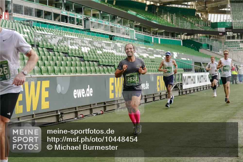13.09.2026 - 21. swb-Marathon Bremen Michael Burmester http://msf.ph/oto/10448454 13.09.2026 12:47:42 Laufen im Stadion 382, 384, 538, 604, 621, 868, 889, 1554, 1872, 1925, 2021, 2087, 2266, 2538, 2605, 2646, 2809, 2844, 2956, 3110, 3118, 3127, 3196, 3242, 3284, 3297, 3424, 3466, 3520, 3794, 3910, 4025, 4236, 4239, 4614, 4712, 4729, 4777, 4808, 4992, 5024, 5238, 5283, 5674, 5725, 5803, 5976, 6025, 6053, 6058, 6686, 6708, 6784, 6815, 6951, 7102, 7399, 7538, 7803, 7814, 7871, 8060, 8334, 8611, 8621, 8706, 8877, 8973, 8980, 8981, 8983, 9010, 9061, 9429, 9544, 9689, 9813, 9918, 13034 meine-sportfotos.de