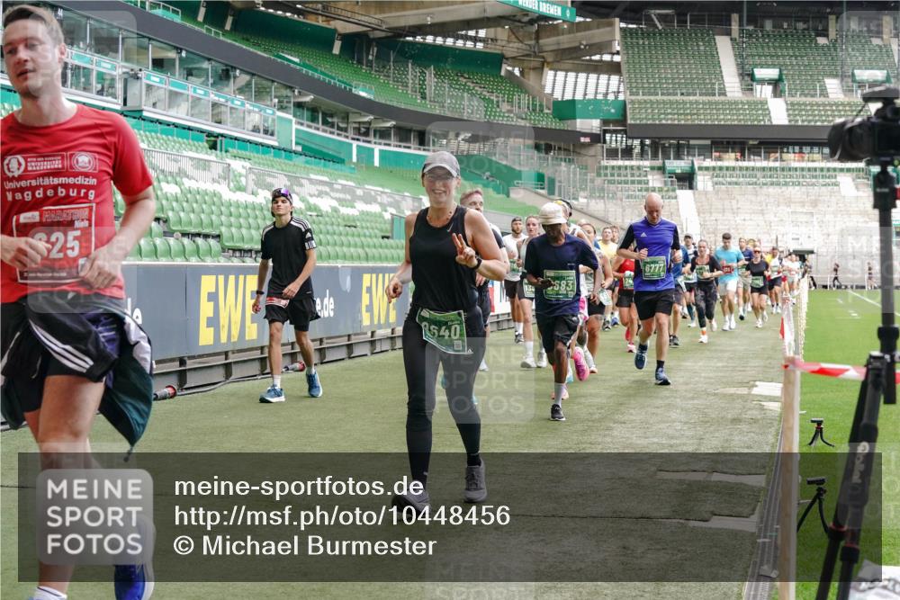 13.09.2026 - 21. swb-Marathon Bremen Michael Burmester http://msf.ph/oto/10448456 13.09.2026 13:08:51 Laufen im Stadion 383, 391, 489, 532, 549, 551, 563, 625, 682, 800, 808, 809, 813, 884, 898, 911, 1025, 1072, 1124, 1150, 1173, 1210, 1285, 1289, 1322, 1364, 1395, 1398, 1532, 1559, 1688, 1831, 1854, 1880, 1899, 2003, 2041, 2208, 2215, 2229, 2243, 2283, 2366, 2380, 2405, 2413, 2429, 2441, 2467, 2471, 2492, 2525, 2565, 2611, 2635, 2692, 2727, 2782, 2802, 2823, 2831, 2841, 2866, 2897, 2930, 2931, 2941, 2949, 3032, 3316, 3327, 3333, 3398, 3437, 3707, 109 meine-sportfotos.de
