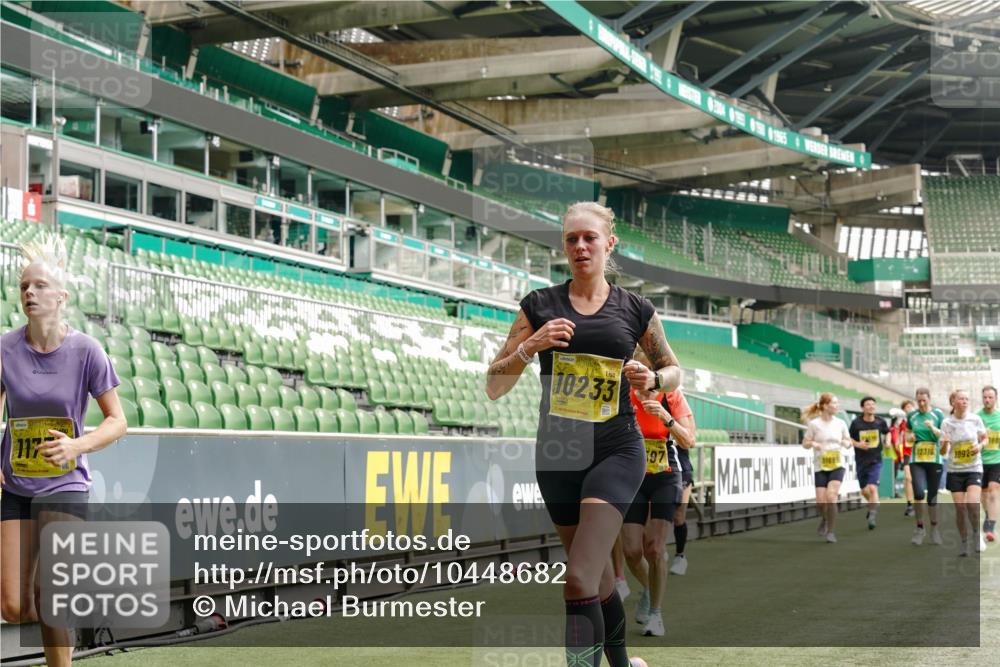 13.09.2026 - 21. swb-Marathon Bremen Michael Burmester http://msf.ph/oto/10448682 13.09.2026 10:30:26 Laufen im Stadion 10141, 10162, 10174, 10183, 10193, 10200, 10218, 10227, 10233, 10253, 10281, 10284, 10304, 10334, 10339, 10359, 10381, 10392, 10426, 10448, 10452, 10467, 10515, 10537, 10577, 10585, 10588, 10641, 10652, 10684, 10685, 10714, 10734, 10757, 10761, 10763, 10764, 10765, 10780, 10808, 10821, 10822, 10825, 10827, 10837, 10838, 10840, 10862, 10863, 10884, 10886, 10887, 10906, 10966, 10984, 11002, 11038, 11109, 11350, 11379 meine-sportfotos.de