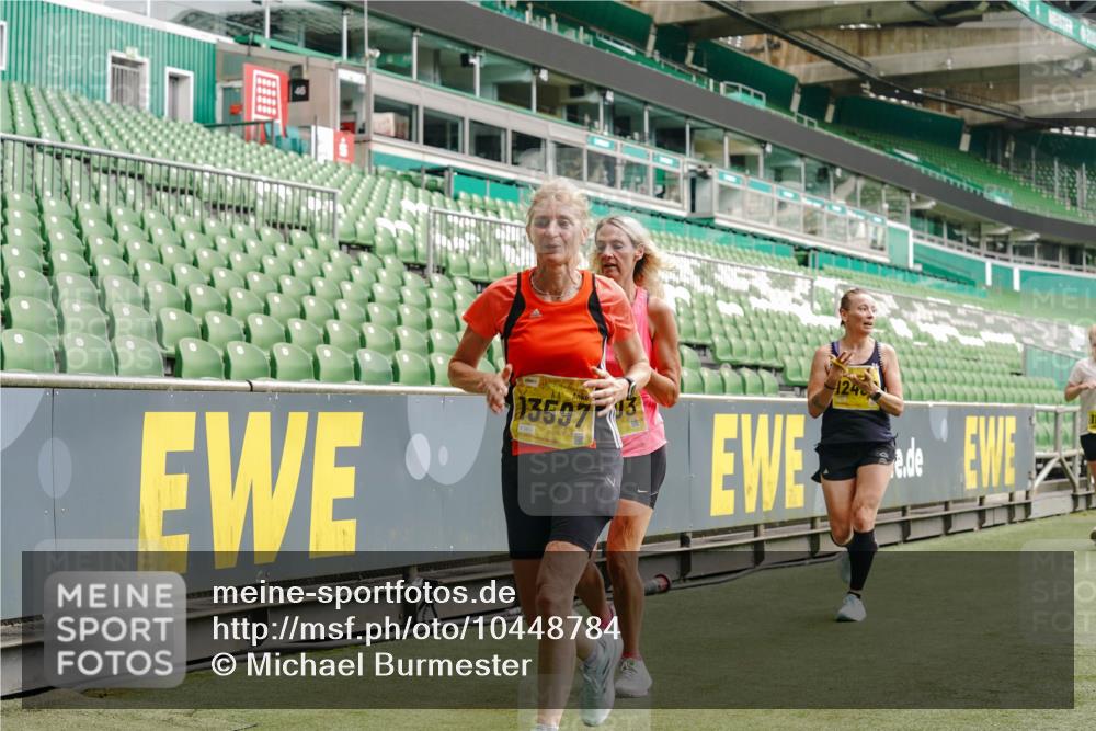 13.09.2026 - 21. swb-Marathon Bremen Michael Burmester http://msf.ph/oto/10448784 13.09.2026 10:30:28 Laufen im Stadion 10141, 10162, 10174, 10183, 10193, 10218, 10227, 10233, 10253, 10281, 10284, 10304, 10334, 10339, 10359, 10381, 10392, 10426, 10448, 10452, 10467, 10515, 10537, 10577, 10585, 10588, 10641, 10652, 10684, 10685, 10714, 10734, 10757, 10761, 10763, 10764, 10765, 10780, 10808, 10821, 10822, 10825, 10827, 10837, 10838, 10840, 10862, 10863, 10884, 10886, 10887, 10906, 10966, 10984, 11002, 11038, 11109, 11350, 11379 meine-sportfotos.de