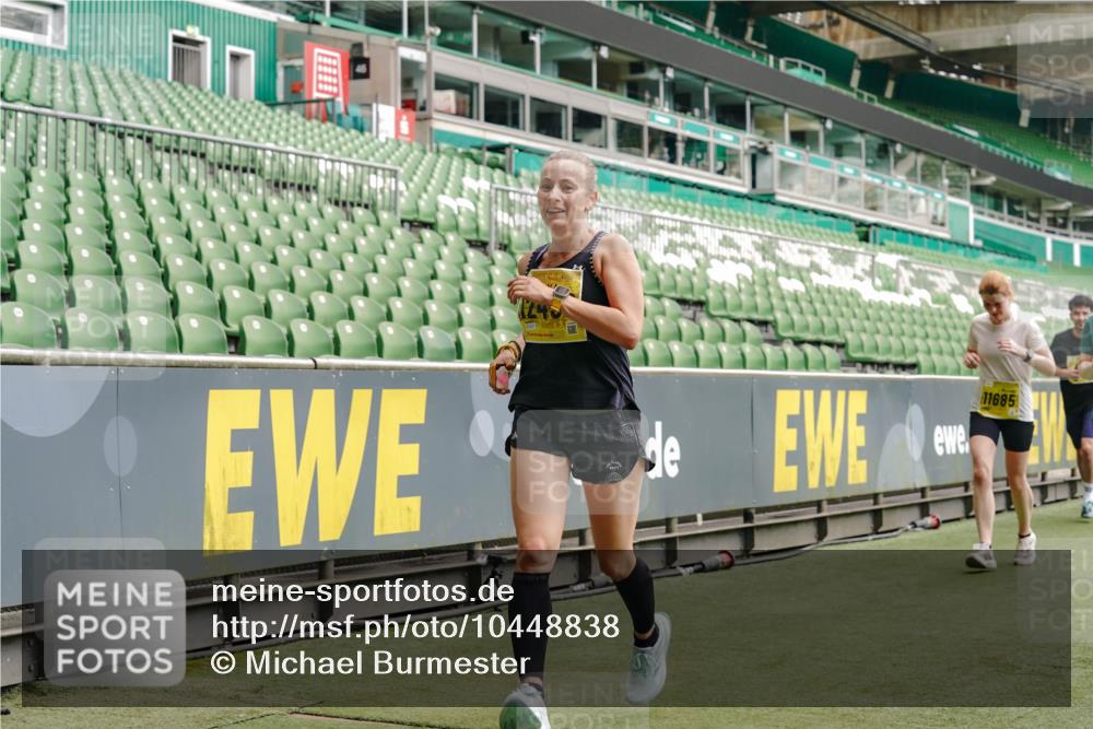 13.09.2026 - 21. swb-Marathon Bremen Michael Burmester http://msf.ph/oto/10448838 13.09.2026 10:30:29 Laufen im Stadion 10141, 10162, 10174, 10183, 10193, 10218, 10227, 10233, 10253, 10281, 10284, 10304, 10334, 10339, 10359, 10381, 10392, 10426, 10448, 10452, 10467, 10479, 10515, 10537, 10577, 10585, 10588, 10641, 10652, 10684, 10685, 10714, 10734, 10757, 10761, 10763, 10764, 10765, 10780, 10808, 10821, 10822, 10825, 10827, 10837, 10838, 10840, 10862, 10863, 10884, 10886, 10887, 10906, 10966, 10984, 11002, 11038, 11109, 11350, 11379 meine-sportfotos.de