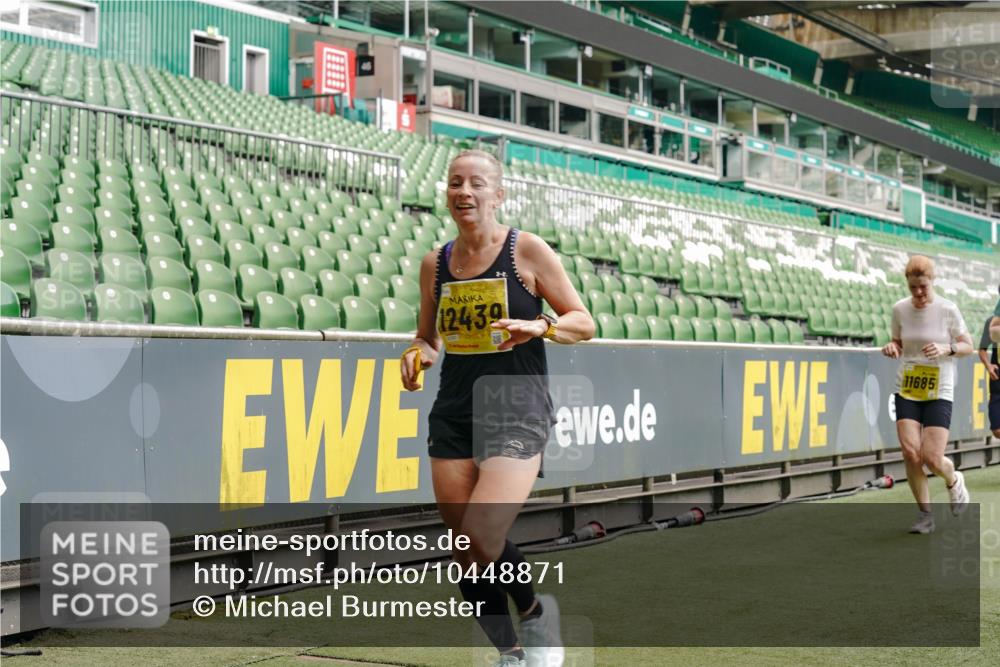 13.09.2026 - 21. swb-Marathon Bremen Michael Burmester http://msf.ph/oto/10448871 13.09.2026 10:30:30 Laufen im Stadion 10141, 10162, 10174, 10183, 10193, 10218, 10227, 10233, 10253, 10281, 10284, 10304, 10334, 10339, 10359, 10381, 10392, 10426, 10448, 10452, 10467, 10479, 10515, 10537, 10577, 10585, 10588, 10641, 10652, 10684, 10685, 10714, 10734, 10757, 10761, 10763, 10764, 10765, 10780, 10808, 10821, 10822, 10825, 10827, 10837, 10838, 10840, 10862, 10863, 10884, 10886, 10887, 10906, 10966, 10984, 11002, 11038, 11109, 11350, 11379 meine-sportfotos.de