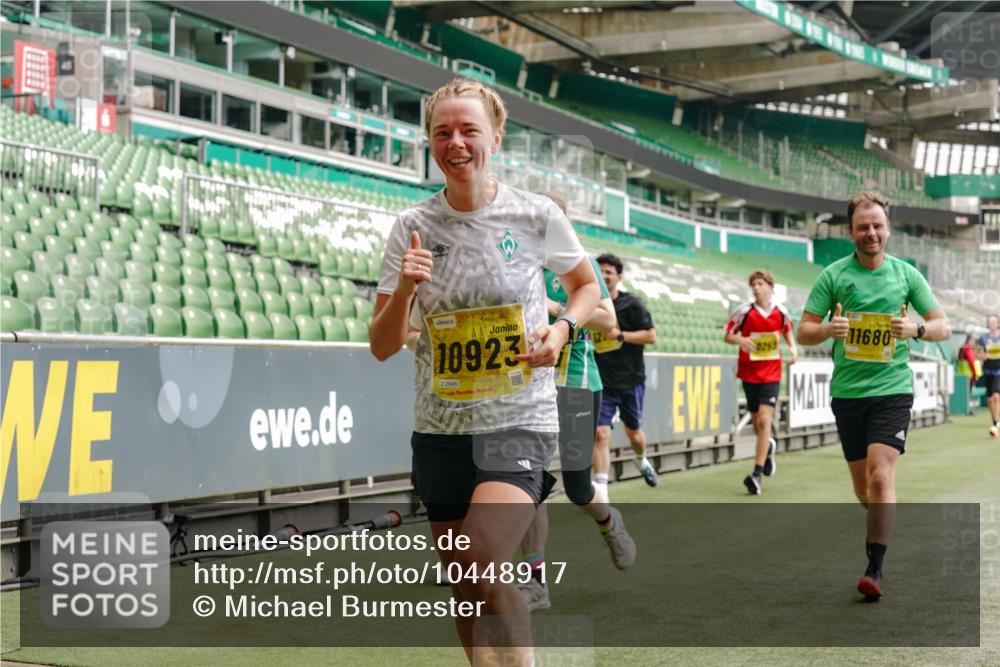 13.09.2026 - 21. swb-Marathon Bremen Michael Burmester http://msf.ph/oto/10448917 13.09.2026 10:30:31 Laufen im Stadion 10141, 10162, 10174, 10183, 10193, 10218, 10227, 10233, 10253, 10281, 10284, 10304, 10334, 10339, 10359, 10381, 10392, 10426, 10448, 10452, 10467, 10479, 10515, 10537, 10577, 10585, 10588, 10641, 10652, 10684, 10685, 10714, 10734, 10757, 10761, 10763, 10764, 10765, 10780, 10808, 10821, 10822, 10825, 10827, 10837, 10838, 10862, 10863, 10884, 10886, 10887, 10906, 10966, 10984, 11002, 11038, 11109, 11350, 11379 meine-sportfotos.de