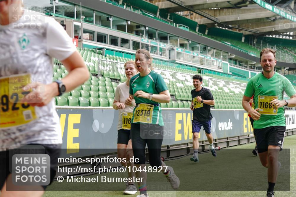 13.09.2026 - 21. swb-Marathon Bremen Michael Burmester http://msf.ph/oto/10448927 13.09.2026 10:30:31 Laufen im Stadion 10141, 10162, 10174, 10183, 10193, 10218, 10227, 10233, 10253, 10281, 10284, 10304, 10334, 10339, 10359, 10381, 10392, 10426, 10448, 10452, 10467, 10479, 10515, 10537, 10577, 10585, 10588, 10641, 10652, 10684, 10685, 10714, 10734, 10757, 10761, 10763, 10764, 10765, 10780, 10808, 10821, 10822, 10825, 10827, 10837, 10838, 10862, 10863, 10884, 10886, 10887, 10906, 10966, 10984, 11002, 11038, 11109, 11350, 11379 meine-sportfotos.de