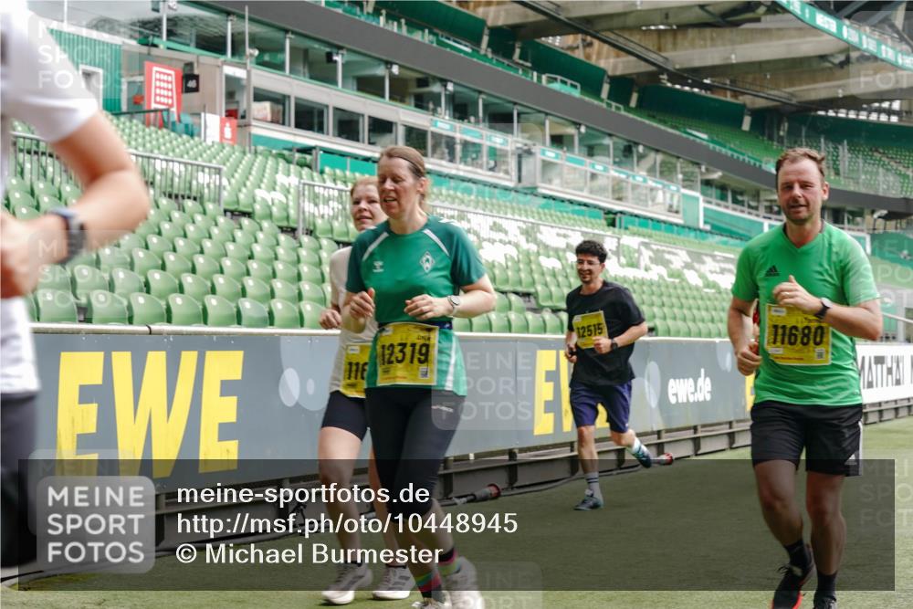 13.09.2026 - 21. swb-Marathon Bremen Michael Burmester http://msf.ph/oto/10448945 13.09.2026 10:30:31 Laufen im Stadion 10141, 10162, 10174, 10183, 10193, 10218, 10227, 10233, 10253, 10281, 10284, 10304, 10334, 10339, 10359, 10381, 10392, 10426, 10448, 10452, 10467, 10479, 10515, 10537, 10577, 10585, 10588, 10641, 10652, 10684, 10685, 10714, 10734, 10757, 10761, 10763, 10764, 10765, 10780, 10808, 10821, 10822, 10825, 10827, 10837, 10838, 10862, 10863, 10884, 10886, 10887, 10906, 10966, 10984, 11002, 11038, 11109, 11350, 11379 meine-sportfotos.de