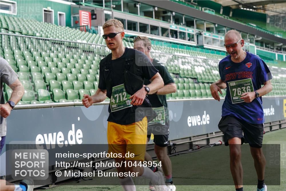 13.09.2026 - 21. swb-Marathon Bremen Michael Burmester http://msf.ph/oto/10448954 13.09.2026 12:48:05 Laufen im Stadion 382, 384, 621, 826, 868, 889, 1349, 1554, 1872, 1925, 2021, 2266, 2538, 2605, 2646, 2844, 2956, 3110, 3118, 3127, 3196, 3242, 3276, 3284, 3297, 3424, 3466, 3520, 3794, 3910, 4025, 4082, 4239, 4614, 4712, 4729, 4732, 4777, 4808, 4992, 5424, 5725, 5803, 5976, 6025, 6053, 6058, 6686, 6708, 6784, 6815, 6951, 7064, 7102, 7399, 7538, 7636, 7803, 7814, 7871, 7876, 8060, 8334, 8611, 8621, 8706, 8877, 8973, 8980, 8981, 8983, 9010, 9035, 9061, 9429, 9689, 9813, 9918 meine-sportfotos.de