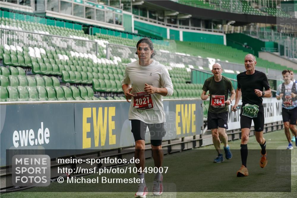 13.09.2026 - 21. swb-Marathon Bremen Michael Burmester http://msf.ph/oto/10449007 13.09.2026 12:48:09 Laufen im Stadion 382, 384, 572, 621, 826, 868, 889, 1349, 1554, 1872, 1925, 2266, 2538, 2605, 2646, 2844, 2956, 3110, 3118, 3127, 3196, 3242, 3276, 3284, 3297, 3424, 3466, 3520, 3794, 3910, 4025, 4082, 4239, 4614, 4712, 4729, 4732, 4777, 4808, 4992, 5424, 5725, 5803, 5976, 6025, 6053, 6058, 6686, 6708, 6784, 6815, 6951, 7064, 7102, 7399, 7538, 7636, 7803, 7814, 7871, 7876, 8060, 8334, 8611, 8621, 8706, 8877, 8973, 8980, 8981, 9010, 9035, 9061, 9429, 9689, 9813, 9918 meine-sportfotos.de