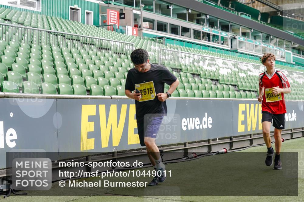 13.09.2026 - 21. swb-Marathon Bremen Michael Burmester http://msf.ph/oto/10449011 13.09.2026 10:30:33 Laufen im Stadion 10141, 10162, 10174, 10183, 10193, 10218, 10227, 10233, 10253, 10281, 10284, 10304, 10334, 10339, 10359, 10381, 10392, 10426, 10448, 10452, 10467, 10479, 10515, 10537, 10577, 10585, 10588, 10641, 10652, 10684, 10685, 10714, 10734, 10757, 10761, 10763, 10764, 10765, 10780, 10808, 10821, 10822, 10825, 10827, 10837, 10838, 10862, 10863, 10884, 10886, 10887, 10906, 10966, 10984, 11002, 11038, 11109, 11350, 11379 meine-sportfotos.de