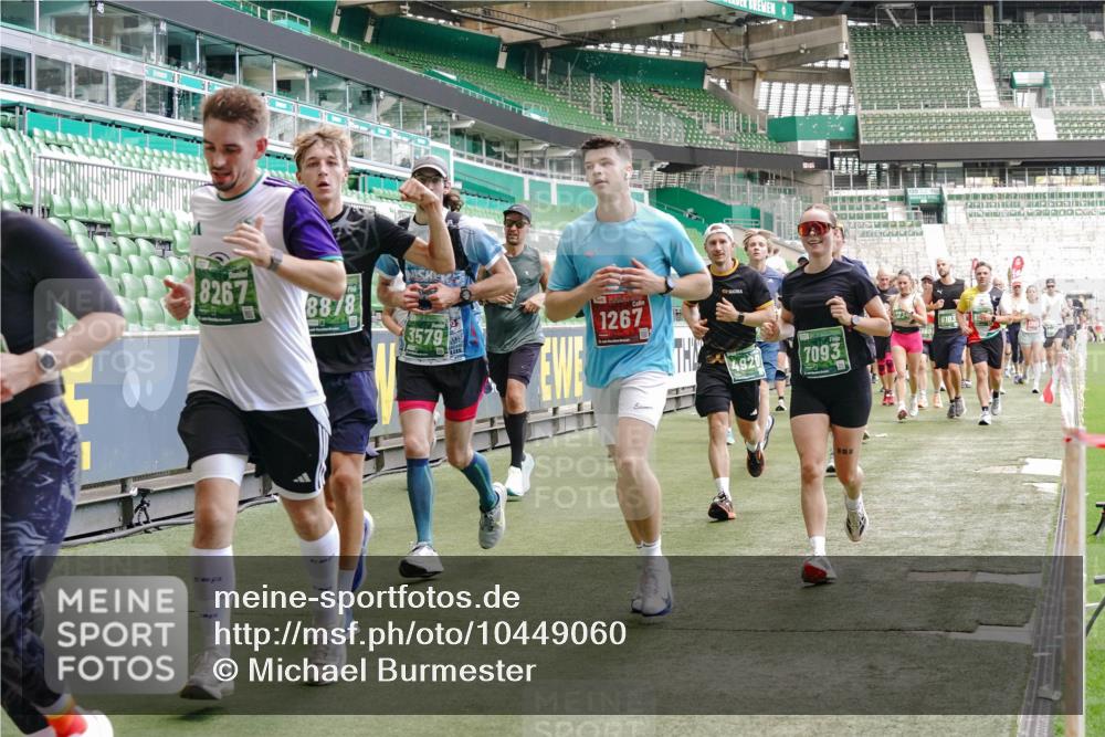 13.09.2026 - 21. swb-Marathon Bremen Michael Burmester http://msf.ph/oto/10449060 13.09.2026 13:09:00 Laufen im Stadion 164, 383, 391, 532, 549, 551, 563, 625, 800, 808, 809, 813, 884, 898, 911, 1025, 1072, 1124, 1150, 1173, 1210, 1285, 1289, 1322, 1364, 1395, 1398, 1532, 1559, 1688, 1831, 1880, 1899, 2003, 2041, 2208, 2215, 2229, 2232, 2243, 2366, 2380, 2405, 2413, 2429, 2441, 2467, 2471, 2492, 2525, 2565, 2573, 2594, 2611, 2635, 2692, 2727, 2782, 2802, 2823, 2831, 2841, 2866, 2897, 2930, 2931, 2941, 2949, 3032, 3316, 3327, 3333, 3398, 3437, 3707, 3769, 109 meine-sportfotos.de