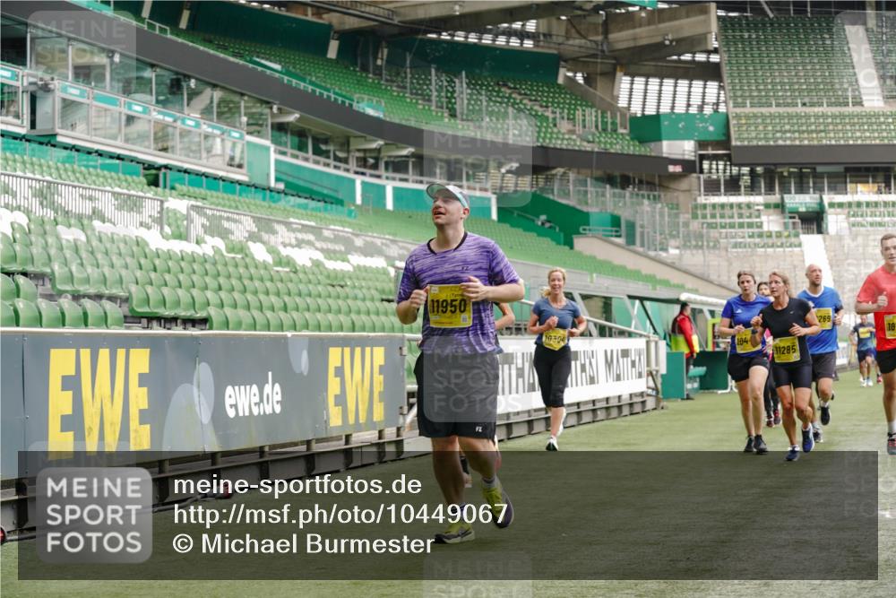 13.09.2026 - 21. swb-Marathon Bremen Michael Burmester http://msf.ph/oto/10449067 13.09.2026 10:30:35 Laufen im Stadion 10141, 10162, 10174, 10183, 10193, 10218, 10227, 10233, 10253, 10281, 10284, 10304, 10334, 10339, 10359, 10381, 10392, 10426, 10448, 10452, 10467, 10471, 10478, 10479, 10515, 10537, 10577, 10579, 10585, 10588, 10641, 10652, 10684, 10685, 10714, 10734, 10757, 10761, 10763, 10764, 10765, 10780, 10808, 10821, 10822, 10825, 10827, 10837, 10838, 10862, 10863, 10884, 10886, 10887, 10906, 10966, 10984, 11002, 11038, 11109, 11350, 11379 meine-sportfotos.de