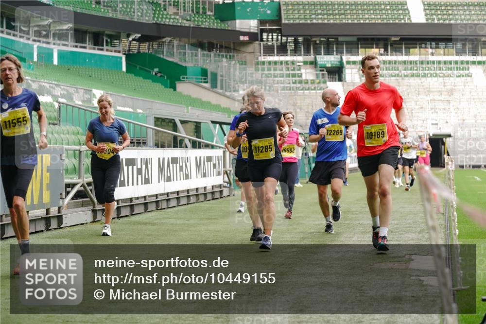 13.09.2026 - 21. swb-Marathon Bremen Michael Burmester http://msf.ph/oto/10449155 13.09.2026 10:30:37 Laufen im Stadion 10141, 10162, 10174, 10183, 10193, 10218, 10227, 10233, 10253, 10281, 10284, 10304, 10334, 10339, 10359, 10381, 10392, 10426, 10448, 10452, 10467, 10471, 10478, 10479, 10515, 10537, 10577, 10579, 10585, 10588, 10641, 10652, 10684, 10685, 10714, 10734, 10757, 10761, 10764, 10765, 10780, 10808, 10821, 10822, 10825, 10827, 10837, 10838, 10862, 10863, 10884, 10886, 10887, 10906, 10966, 10984, 11002, 11038, 11109, 11350, 11379 meine-sportfotos.de