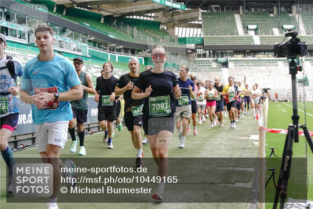 13.09.2026 - 21. swb-Marathon Bremen Michael Burmester http://msf.ph/oto/10449165 13.09.2026 13:09:01 Laufen im Stadion 164, 383, 391, 448, 532, 549, 551, 563, 625, 800, 808, 809, 813, 884, 898, 911, 1025, 1072, 1124, 1150, 1173, 1210, 1285, 1289, 1322, 1364, 1395, 1398, 1559, 1688, 1831, 1880, 1899, 2003, 2041, 2208, 2215, 2229, 2232, 2243, 2366, 2380, 2405, 2413, 2429, 2441, 2467, 2471, 2492, 2525, 2565, 2573, 2594, 2611, 2635, 2692, 2727, 2782, 2802, 2823, 2831, 2841, 2866, 2897, 2930, 2931, 2941, 3032, 3316, 3327, 3333, 3398, 3437, 3707, 3769, 109 meine-sportfotos.de