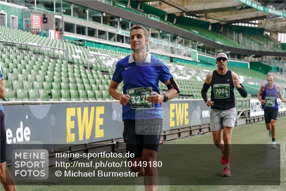 13.09.2026 - 21. swb-Marathon Bremen Michael Burmester http://msf.ph/oto/10449180 13.09.2026 12:48:16 Laufen im Stadion 382, 384, 524, 572, 621, 826, 868, 889, 1349, 1554, 1872, 1925, 2266, 2287, 2538, 2605, 2646, 2844, 2956, 3110, 3118, 3127, 3242, 3276, 3284, 3297, 3424, 3466, 3520, 3794, 3910, 4025, 4082, 4239, 4614, 4712, 4729, 4732, 4808, 4898, 4992, 5424, 5517, 5725, 5803, 5976, 6025, 6058, 6692, 6708, 6784, 6951, 7064, 7102, 7399, 7538, 7636, 7803, 7814, 7871, 7876, 8060, 8334, 8611, 8621, 8706, 8877, 8973, 8980, 8981, 9010, 9035, 9061, 9429, 9689, 9918 meine-sportfotos.de