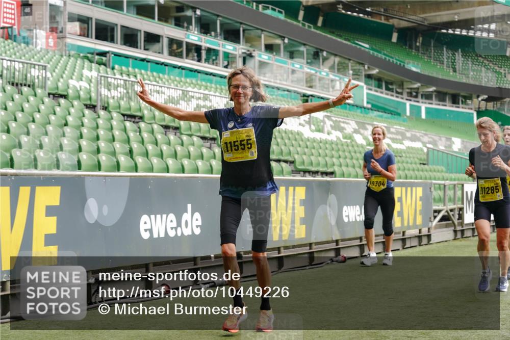 13.09.2026 - 21. swb-Marathon Bremen Michael Burmester http://msf.ph/oto/10449226 13.09.2026 10:30:38 Laufen im Stadion 10141, 10162, 10174, 10183, 10193, 10218, 10227, 10233, 10253, 10281, 10284, 10304, 10334, 10339, 10359, 10381, 10392, 10426, 10448, 10452, 10467, 10471, 10478, 10479, 10515, 10537, 10577, 10579, 10585, 10588, 10641, 10652, 10684, 10685, 10714, 10734, 10757, 10761, 10764, 10765, 10780, 10808, 10821, 10822, 10825, 10827, 10837, 10838, 10862, 10863, 10884, 10886, 10887, 10906, 10966, 10984, 11002, 11038, 11109, 11350, 11379 meine-sportfotos.de