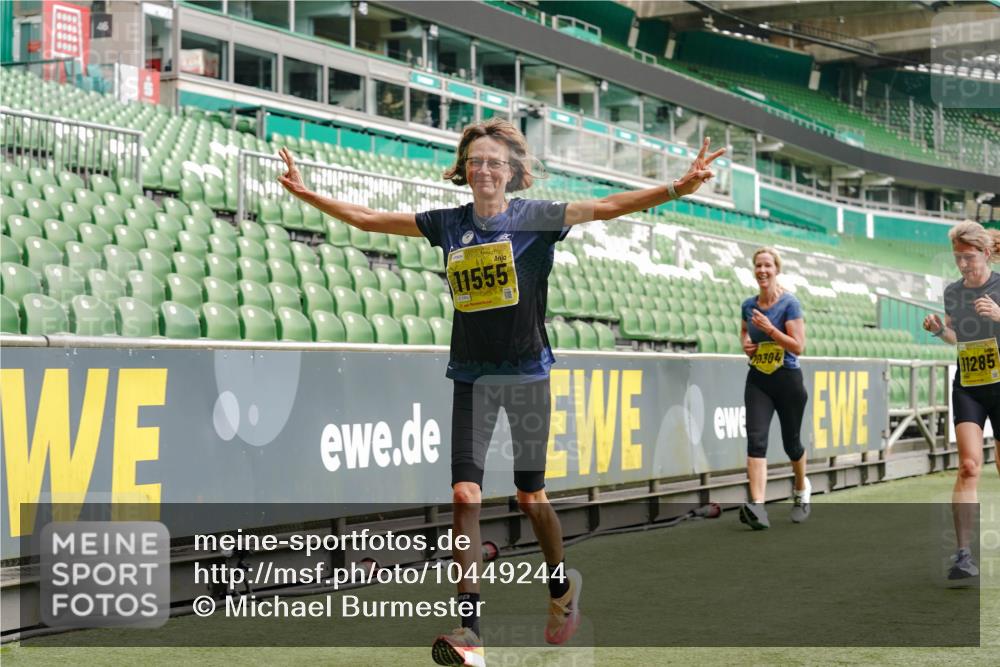 13.09.2026 - 21. swb-Marathon Bremen Michael Burmester http://msf.ph/oto/10449244 13.09.2026 10:30:38 Laufen im Stadion 10141, 10162, 10174, 10183, 10193, 10218, 10227, 10233, 10253, 10281, 10284, 10304, 10334, 10339, 10359, 10381, 10392, 10426, 10448, 10452, 10467, 10471, 10478, 10479, 10515, 10537, 10577, 10579, 10585, 10588, 10641, 10652, 10684, 10685, 10714, 10734, 10757, 10761, 10764, 10765, 10780, 10808, 10821, 10822, 10825, 10827, 10837, 10838, 10862, 10863, 10884, 10886, 10887, 10906, 10966, 10984, 11002, 11038, 11109, 11350, 11379 meine-sportfotos.de