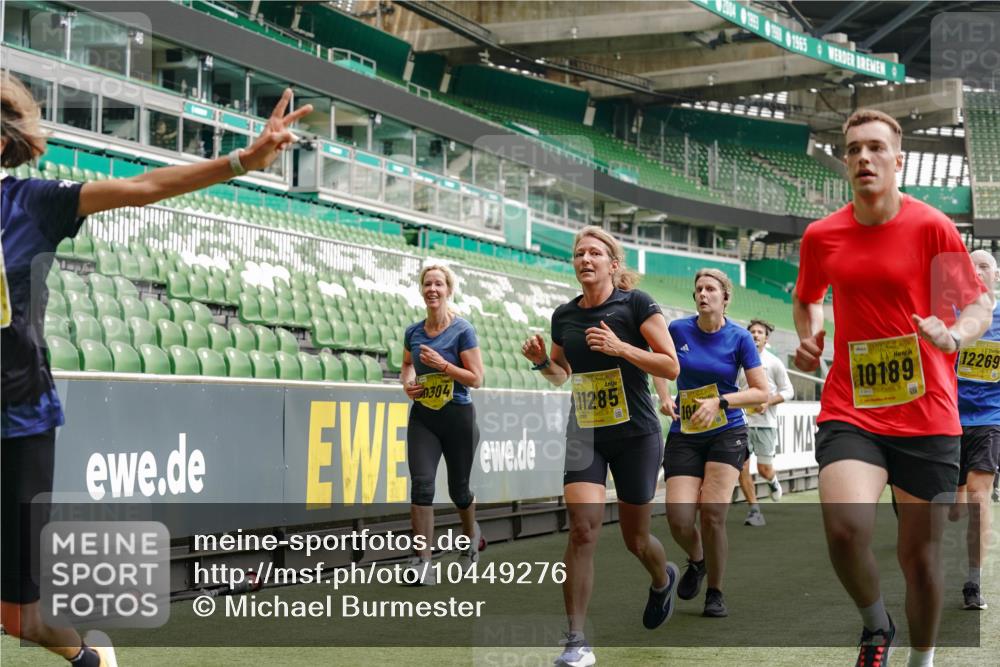 13.09.2026 - 21. swb-Marathon Bremen Michael Burmester http://msf.ph/oto/10449276 13.09.2026 10:30:39 Laufen im Stadion 10141, 10162, 10174, 10183, 10193, 10218, 10222, 10227, 10233, 10253, 10281, 10284, 10304, 10334, 10339, 10359, 10381, 10392, 10426, 10448, 10452, 10467, 10471, 10478, 10479, 10515, 10537, 10577, 10579, 10585, 10588, 10641, 10652, 10684, 10685, 10708, 10714, 10734, 10757, 10761, 10764, 10765, 10780, 10808, 10821, 10822, 10825, 10827, 10837, 10838, 10862, 10863, 10884, 10886, 10887, 10906, 10966, 10984, 11002, 11038, 11109, 11350, 11379 meine-sportfotos.de