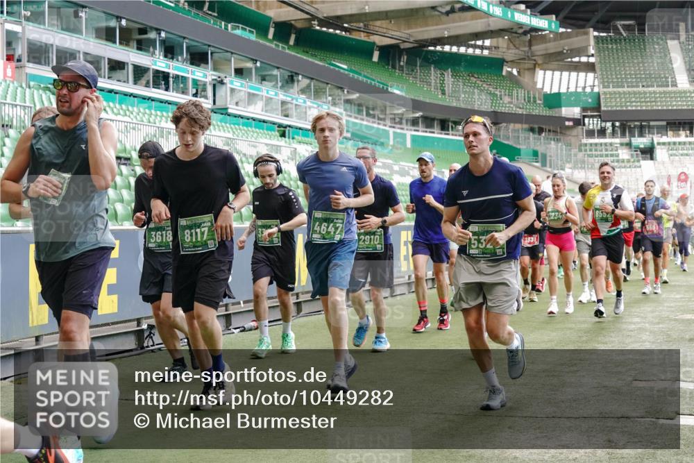 13.09.2026 - 21. swb-Marathon Bremen Michael Burmester http://msf.ph/oto/10449282 13.09.2026 13:09:03 Laufen im Stadion 164, 383, 391, 448, 532, 549, 551, 563, 625, 800, 808, 809, 813, 884, 898, 911, 1025, 1072, 1124, 1150, 1210, 1285, 1289, 1322, 1364, 1395, 1398, 1559, 1688, 1831, 1880, 1899, 2003, 2041, 2208, 2215, 2229, 2232, 2243, 2366, 2380, 2405, 2413, 2429, 2441, 2467, 2471, 2492, 2525, 2565, 2573, 2594, 2611, 2635, 2692, 2727, 2782, 2802, 2823, 2831, 2841, 2866, 2897, 2930, 2931, 2941, 3032, 3316, 3327, 3333, 3398, 3437, 3707, 3769, 109 meine-sportfotos.de