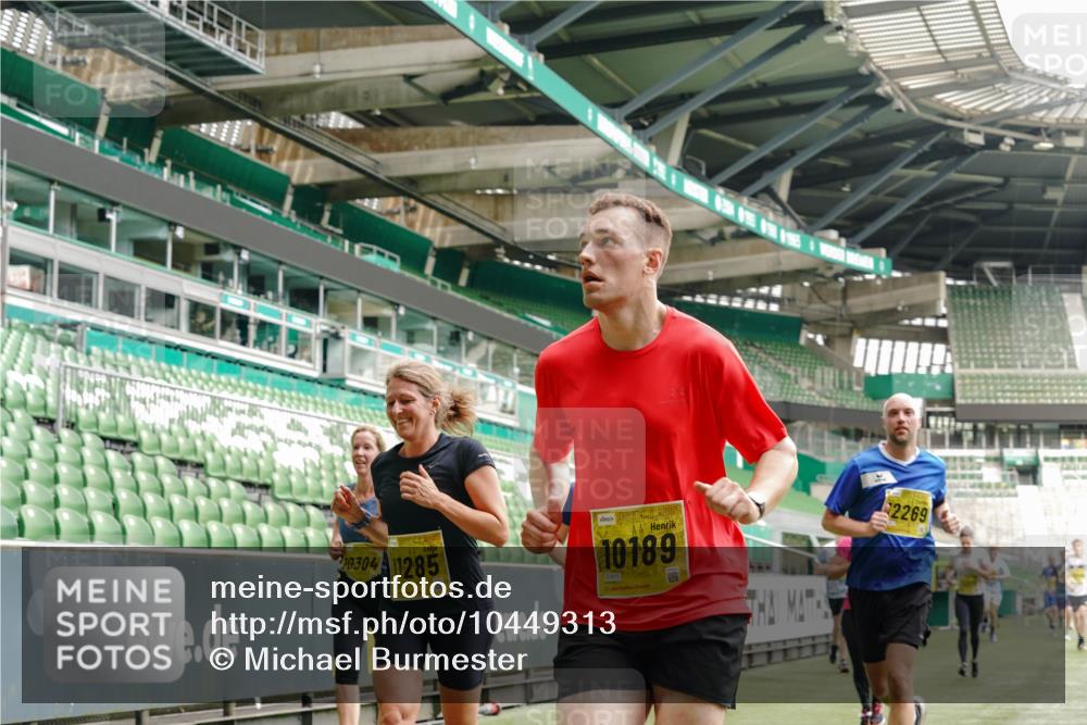 13.09.2026 - 21. swb-Marathon Bremen Michael Burmester http://msf.ph/oto/10449313 13.09.2026 10:30:40 Laufen im Stadion 10141, 10146, 10162, 10174, 10183, 10193, 10218, 10222, 10227, 10233, 10253, 10281, 10284, 10304, 10334, 10339, 10359, 10381, 10392, 10426, 10448, 10452, 10467, 10471, 10478, 10479, 10515, 10537, 10577, 10579, 10585, 10588, 10626, 10641, 10652, 10684, 10685, 10708, 10714, 10734, 10757, 10761, 10764, 10765, 10780, 10808, 10821, 10822, 10825, 10827, 10837, 10838, 10862, 10863, 10884, 10886, 10887, 10906, 10966, 10984, 11002, 11038, 11109, 11350, 11379 meine-sportfotos.de