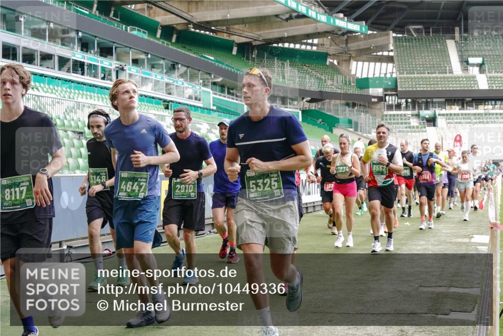 13.09.2026 - 21. swb-Marathon Bremen Michael Burmester http://msf.ph/oto/10449336 13.09.2026 13:09:03 Laufen im Stadion 164, 383, 391, 448, 532, 549, 551, 563, 625, 800, 808, 809, 813, 884, 898, 911, 1025, 1072, 1124, 1150, 1210, 1285, 1289, 1322, 1364, 1395, 1398, 1559, 1688, 1831, 1880, 1899, 2003, 2041, 2208, 2215, 2229, 2232, 2243, 2366, 2380, 2405, 2413, 2429, 2441, 2467, 2471, 2492, 2525, 2565, 2573, 2594, 2611, 2635, 2692, 2727, 2782, 2802, 2823, 2831, 2841, 2866, 2897, 2930, 2931, 2941, 3032, 3316, 3327, 3333, 3398, 3437, 3707, 3769, 109 meine-sportfotos.de