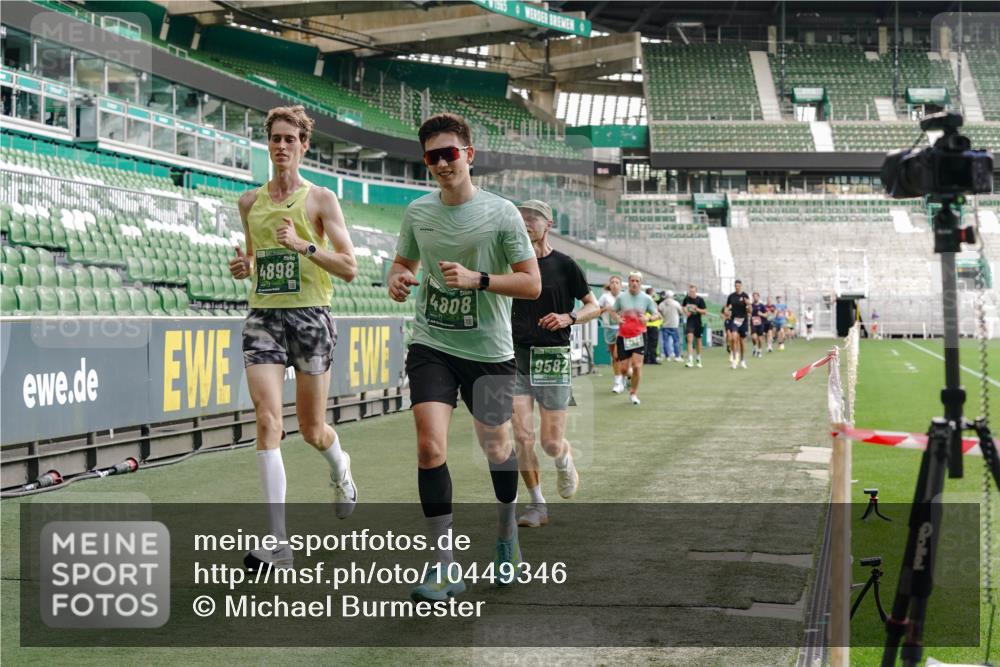 13.09.2026 - 21. swb-Marathon Bremen Michael Burmester http://msf.ph/oto/10449346 13.09.2026 12:48:21 Laufen im Stadion 382, 384, 524, 572, 621, 826, 868, 889, 1349, 1554, 1872, 1925, 2266, 2287, 2538, 2605, 2646, 2844, 2956, 3110, 3118, 3127, 3197, 3242, 3276, 3284, 3297, 3424, 3466, 3520, 3794, 3910, 4025, 4082, 4239, 4614, 4712, 4729, 4732, 4808, 4898, 4992, 5424, 5517, 5725, 5803, 5976, 6025, 6058, 6692, 6708, 6784, 6951, 7064, 7102, 7399, 7538, 7636, 7803, 7871, 7876, 8060, 8611, 8621, 8706, 8877, 8973, 8980, 8981, 9010, 9035, 9061, 9429, 9689, 9918 meine-sportfotos.de