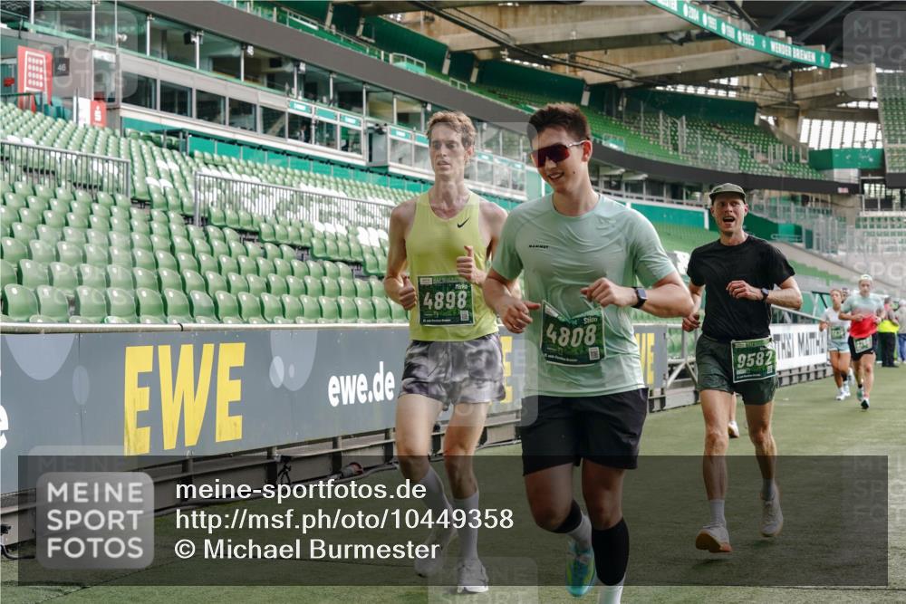 13.09.2026 - 21. swb-Marathon Bremen Michael Burmester http://msf.ph/oto/10449358 13.09.2026 12:48:22 Laufen im Stadion 382, 384, 524, 572, 621, 826, 868, 889, 1349, 1554, 1723, 1872, 1925, 2266, 2287, 2538, 2605, 2646, 2844, 2956, 3110, 3118, 3127, 3197, 3242, 3276, 3284, 3297, 3424, 3466, 3520, 3794, 3910, 4025, 4082, 4239, 4614, 4712, 4729, 4732, 4808, 4898, 4992, 5424, 5517, 5648, 5725, 5803, 5976, 6025, 6058, 6692, 6708, 6784, 6951, 7064, 7102, 7399, 7538, 7636, 7803, 7871, 7876, 8060, 8611, 8621, 8706, 8877, 8973, 8980, 8981, 9010, 9035, 9061, 9429, 9689, 9918 meine-sportfotos.de
