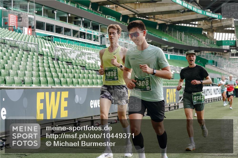 13.09.2026 - 21. swb-Marathon Bremen Michael Burmester http://msf.ph/oto/10449371 13.09.2026 12:48:22 Laufen im Stadion 382, 384, 524, 572, 621, 826, 868, 889, 1349, 1554, 1723, 1872, 1925, 2266, 2287, 2538, 2605, 2646, 2844, 2956, 3110, 3118, 3127, 3197, 3242, 3276, 3284, 3297, 3424, 3466, 3520, 3794, 3910, 4025, 4082, 4239, 4614, 4712, 4729, 4732, 4808, 4898, 4992, 5424, 5517, 5648, 5725, 5803, 5976, 6025, 6058, 6692, 6708, 6784, 6951, 7064, 7102, 7399, 7538, 7636, 7803, 7871, 7876, 8060, 8611, 8621, 8706, 8877, 8973, 8980, 8981, 9010, 9035, 9061, 9429, 9689, 9918 meine-sportfotos.de