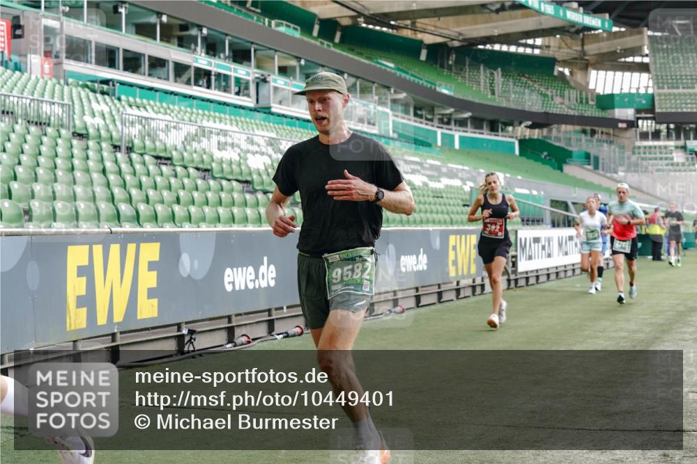 13.09.2026 - 21. swb-Marathon Bremen Michael Burmester http://msf.ph/oto/10449401 13.09.2026 12:48:23 Laufen im Stadion 382, 384, 524, 572, 621, 826, 868, 889, 1349, 1554, 1723, 1872, 1925, 2266, 2287, 2538, 2605, 2646, 2844, 2956, 3110, 3118, 3127, 3197, 3242, 3276, 3284, 3297, 3424, 3466, 3520, 3794, 3910, 4025, 4082, 4239, 4614, 4712, 4729, 4732, 4808, 4898, 4992, 5424, 5517, 5648, 5725, 5803, 5976, 6025, 6058, 6692, 6708, 6784, 6951, 7064, 7102, 7399, 7538, 7636, 7803, 7871, 7876, 8060, 8611, 8621, 8706, 8877, 8973, 8980, 8981, 9010, 9035, 9061, 9429, 9689, 9918 meine-sportfotos.de