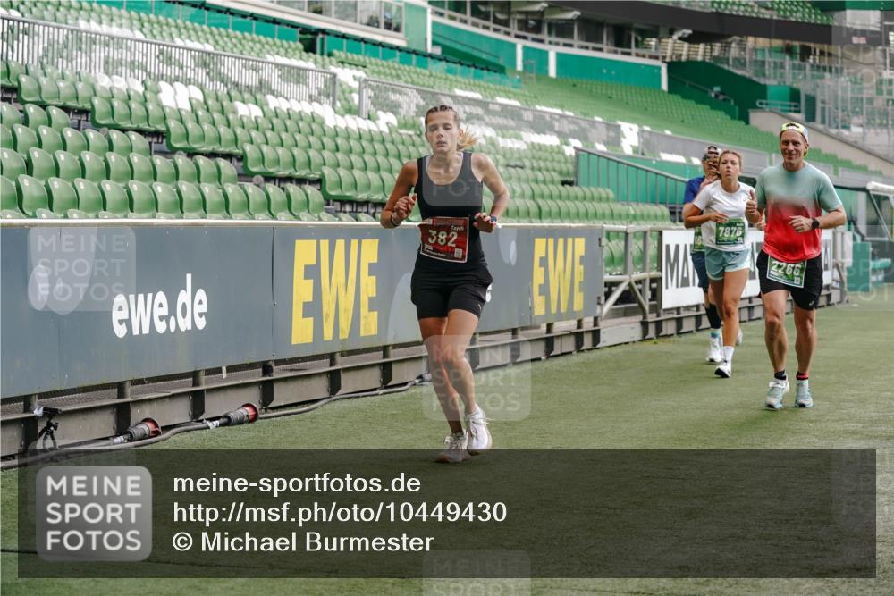 13.09.2026 - 21. swb-Marathon Bremen Michael Burmester http://msf.ph/oto/10449430 13.09.2026 12:48:24 Laufen im Stadion 382, 384, 524, 572, 621, 826, 889, 1349, 1554, 1723, 1872, 1925, 2266, 2287, 2538, 2605, 2646, 2844, 2956, 3043, 3110, 3118, 3127, 3197, 3242, 3276, 3284, 3297, 3424, 3466, 3520, 3794, 3910, 4025, 4082, 4239, 4614, 4712, 4729, 4732, 4808, 4898, 4992, 5424, 5517, 5648, 5725, 5803, 5976, 6025, 6058, 6692, 6708, 6784, 6951, 7064, 7102, 7399, 7538, 7636, 7803, 7871, 7876, 8060, 8611, 8621, 8706, 8877, 8973, 8980, 8981, 9010, 9035, 9061, 9429, 9689, 9918 meine-sportfotos.de