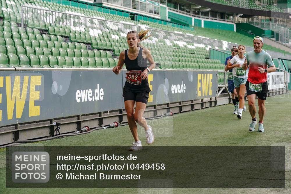 13.09.2026 - 21. swb-Marathon Bremen Michael Burmester http://msf.ph/oto/10449458 13.09.2026 12:48:25 Laufen im Stadion 382, 384, 524, 572, 621, 826, 889, 1349, 1554, 1723, 1872, 1925, 2266, 2287, 2538, 2605, 2646, 2844, 2956, 3043, 3110, 3118, 3127, 3197, 3242, 3276, 3284, 3297, 3424, 3466, 3520, 3794, 3910, 4025, 4082, 4239, 4614, 4712, 4729, 4732, 4808, 4898, 4992, 5424, 5517, 5648, 5725, 5803, 5976, 6025, 6058, 6692, 6708, 6784, 6951, 7064, 7102, 7399, 7538, 7636, 7803, 7876, 8060, 8611, 8621, 8706, 8877, 8973, 8980, 8981, 9010, 9035, 9061, 9429, 9689, 9918 meine-sportfotos.de