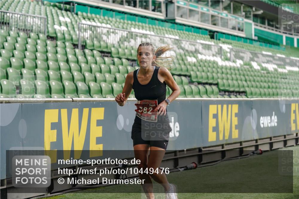 13.09.2026 - 21. swb-Marathon Bremen Michael Burmester http://msf.ph/oto/10449476 13.09.2026 12:48:26 Laufen im Stadion 382, 384, 524, 572, 621, 826, 889, 899, 1349, 1554, 1723, 1872, 1925, 2266, 2287, 2538, 2605, 2646, 2844, 2956, 3043, 3110, 3118, 3127, 3197, 3242, 3276, 3284, 3297, 3424, 3466, 3520, 3794, 3910, 4025, 4082, 4239, 4247, 4614, 4712, 4729, 4732, 4808, 4898, 4992, 5424, 5517, 5648, 5725, 5803, 5976, 6025, 6058, 6692, 6708, 6784, 6951, 7064, 7102, 7399, 7538, 7636, 7803, 7876, 8060, 8611, 8621, 8706, 8877, 8973, 8980, 8981, 9010, 9035, 9061, 9429, 9689, 9918 meine-sportfotos.de