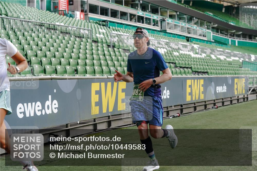 13.09.2026 - 21. swb-Marathon Bremen Michael Burmester http://msf.ph/oto/10449583 13.09.2026 12:48:29 Laufen im Stadion 382, 384, 524, 572, 621, 826, 889, 899, 1349, 1554, 1723, 1748, 1872, 1925, 2266, 2287, 2605, 2646, 2844, 2956, 3043, 3110, 3118, 3127, 3197, 3242, 3276, 3284, 3297, 3424, 3466, 3520, 3794, 3910, 3973, 4025, 4082, 4239, 4247, 4614, 4712, 4729, 4732, 4808, 4852, 4898, 4990, 4992, 5424, 5517, 5648, 5725, 5803, 5976, 6025, 6058, 6692, 6708, 6784, 6951, 7064, 7102, 7399, 7538, 7636, 7803, 7876, 8060, 8611, 8621, 8706, 8877, 8973, 8980, 8981, 9010, 9035, 9061, 9429, 9689, 9918 meine-sportfotos.de