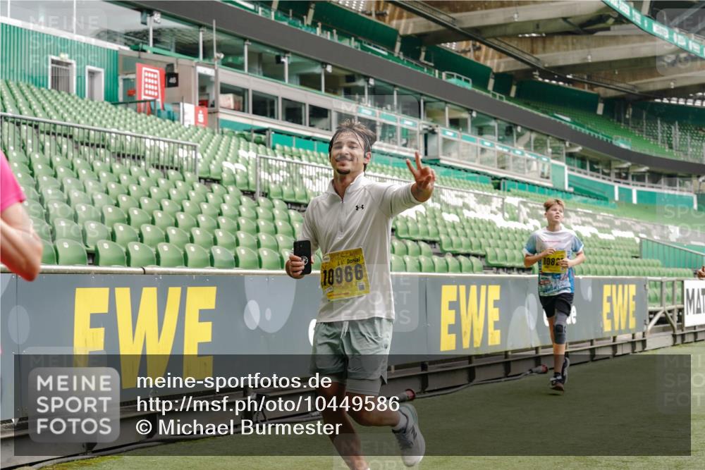 13.09.2026 - 21. swb-Marathon Bremen Michael Burmester http://msf.ph/oto/10449586 13.09.2026 10:30:44 Laufen im Stadion 10141, 10146, 10162, 10174, 10193, 10218, 10222, 10227, 10233, 10253, 10281, 10284, 10304, 10334, 10339, 10359, 10381, 10392, 10448, 10452, 10467, 10471, 10478, 10479, 10515, 10537, 10577, 10579, 10585, 10588, 10589, 10626, 10641, 10652, 10684, 10685, 10708, 10714, 10734, 10757, 10761, 10764, 10765, 10780, 10808, 10821, 10822, 10825, 10827, 10837, 10838, 10862, 10863, 10884, 10886, 10887, 10906, 10966, 10984, 11002, 11038, 11109, 11350, 11379 meine-sportfotos.de