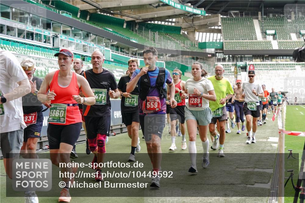 13.09.2026 - 21. swb-Marathon Bremen Michael Burmester http://msf.ph/oto/10449592 13.09.2026 13:09:08 Laufen im Stadion 164, 383, 391, 448, 532, 549, 551, 563, 625, 800, 808, 813, 869, 884, 898, 911, 1025, 1072, 1124, 1150, 1210, 1285, 1289, 1395, 1398, 1559, 1688, 1831, 1880, 1899, 2003, 2041, 2208, 2215, 2229, 2232, 2243, 2366, 2380, 2413, 2429, 2441, 2467, 2471, 2525, 2573, 2594, 2611, 2635, 2692, 2717, 2727, 2782, 2802, 2823, 2831, 2841, 2866, 2897, 2930, 2931, 2941, 3032, 3086, 3291, 3316, 3327, 3333, 3398, 3437, 3707, 3769, 109 meine-sportfotos.de