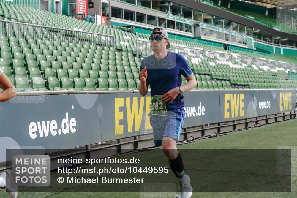 13.09.2026 - 21. swb-Marathon Bremen Michael Burmester http://msf.ph/oto/10449595 13.09.2026 12:48:29 Laufen im Stadion 382, 384, 524, 572, 621, 826, 889, 899, 1349, 1554, 1723, 1748, 1872, 1925, 2266, 2287, 2605, 2646, 2844, 2956, 3043, 3110, 3118, 3127, 3197, 3242, 3276, 3284, 3297, 3424, 3466, 3520, 3794, 3910, 3973, 4025, 4082, 4239, 4247, 4614, 4712, 4729, 4732, 4808, 4852, 4898, 4990, 4992, 5424, 5517, 5648, 5725, 5803, 5976, 6025, 6058, 6692, 6708, 6784, 6951, 7064, 7102, 7399, 7538, 7636, 7803, 7876, 8060, 8611, 8621, 8706, 8877, 8973, 8980, 8981, 9010, 9035, 9061, 9429, 9689, 9918 meine-sportfotos.de