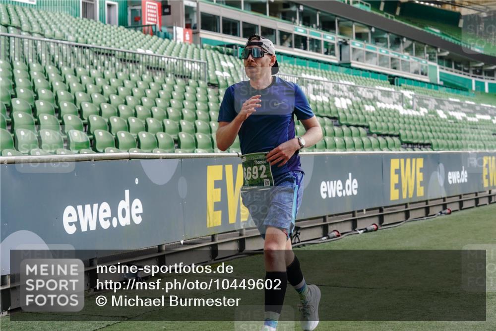 13.09.2026 - 21. swb-Marathon Bremen Michael Burmester http://msf.ph/oto/10449602 13.09.2026 12:48:29 Laufen im Stadion 382, 384, 524, 572, 621, 826, 889, 899, 1349, 1554, 1723, 1748, 1872, 1925, 2266, 2287, 2605, 2646, 2844, 2956, 3043, 3110, 3118, 3127, 3197, 3242, 3276, 3284, 3297, 3424, 3466, 3520, 3794, 3910, 3973, 4025, 4082, 4239, 4247, 4614, 4712, 4729, 4732, 4808, 4852, 4898, 4990, 4992, 5424, 5517, 5648, 5725, 5803, 5976, 6025, 6058, 6692, 6708, 6784, 6951, 7064, 7102, 7399, 7538, 7636, 7803, 7876, 8060, 8611, 8621, 8706, 8877, 8973, 8980, 8981, 9010, 9035, 9061, 9429, 9689, 9918 meine-sportfotos.de