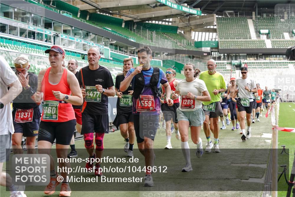 13.09.2026 - 21. swb-Marathon Bremen Michael Burmester http://msf.ph/oto/10449612 13.09.2026 13:09:08 Laufen im Stadion 164, 383, 391, 448, 532, 549, 551, 563, 625, 800, 808, 813, 869, 884, 898, 911, 1025, 1072, 1124, 1150, 1210, 1285, 1289, 1395, 1398, 1559, 1688, 1831, 1880, 1899, 2003, 2041, 2208, 2215, 2229, 2232, 2243, 2366, 2380, 2413, 2429, 2441, 2467, 2471, 2525, 2573, 2594, 2611, 2635, 2692, 2717, 2727, 2782, 2802, 2823, 2831, 2841, 2866, 2897, 2930, 2931, 2941, 3032, 3086, 3291, 3316, 3327, 3333, 3398, 3437, 3707, 3769, 109 meine-sportfotos.de