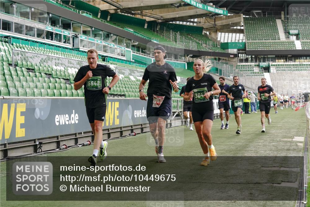 13.09.2026 - 21. swb-Marathon Bremen Michael Burmester http://msf.ph/oto/10449675 13.09.2026 12:48:34 Laufen im Stadion 382, 384, 524, 572, 621, 826, 889, 899, 1349, 1723, 1748, 1872, 1925, 2266, 2287, 2605, 2646, 2844, 2956, 3043, 3110, 3118, 3127, 3197, 3242, 3276, 3284, 3297, 3330, 3466, 3794, 3910, 3973, 4025, 4082, 4239, 4247, 4614, 4712, 4729, 4732, 4852, 4898, 4990, 4992, 5424, 5517, 5570, 5648, 5803, 5976, 6025, 6058, 6692, 6708, 6784, 6951, 7064, 7399, 7538, 7636, 7803, 7876, 8060, 8611, 8621, 8706, 8877, 8973, 8980, 8981, 9010, 9035, 9061, 9429, 9689, 9918 meine-sportfotos.de