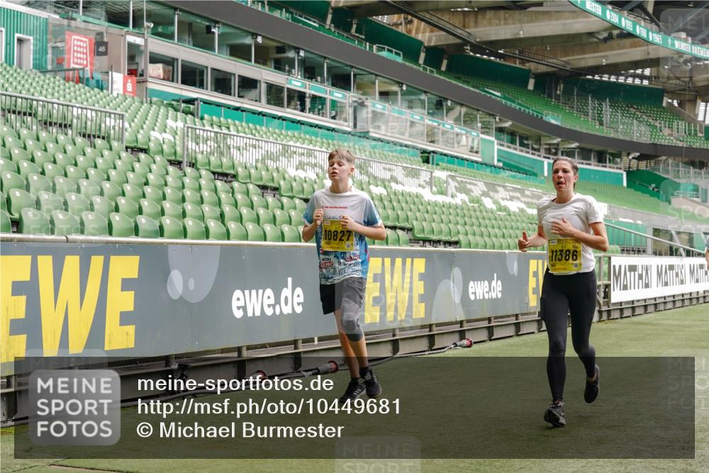 13.09.2026 - 21. swb-Marathon Bremen Michael Burmester http://msf.ph/oto/10449681 13.09.2026 10:30:46 Laufen im Stadion 10141, 10146, 10162, 10174, 10193, 10218, 10222, 10227, 10233, 10253, 10281, 10284, 10304, 10334, 10339, 10359, 10392, 10448, 10452, 10467, 10471, 10478, 10479, 10515, 10537, 10555, 10577, 10579, 10585, 10588, 10589, 10610, 10626, 10641, 10652, 10684, 10685, 10708, 10714, 10734, 10757, 10761, 10764, 10765, 10780, 10808, 10821, 10822, 10825, 10827, 10837, 10838, 10862, 10863, 10884, 10886, 10887, 10906, 10966, 10984, 11002, 11038, 11109, 11350, 11379 meine-sportfotos.de