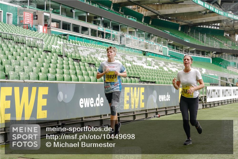 13.09.2026 - 21. swb-Marathon Bremen Michael Burmester http://msf.ph/oto/10449698 13.09.2026 10:30:46 Laufen im Stadion 10141, 10146, 10162, 10174, 10193, 10218, 10222, 10227, 10233, 10253, 10281, 10284, 10304, 10334, 10339, 10359, 10392, 10448, 10452, 10467, 10471, 10478, 10479, 10515, 10537, 10555, 10577, 10579, 10585, 10588, 10589, 10610, 10626, 10641, 10652, 10684, 10685, 10708, 10714, 10734, 10757, 10761, 10764, 10765, 10780, 10808, 10821, 10822, 10825, 10827, 10837, 10838, 10862, 10863, 10884, 10886, 10887, 10906, 10966, 10984, 11002, 11038, 11109, 11350, 11379 meine-sportfotos.de