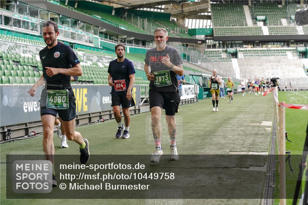 13.09.2026 - 21. swb-Marathon Bremen Michael Burmester http://msf.ph/oto/10449758 13.09.2026 12:48:38 Laufen im Stadion 382, 384, 524, 572, 621, 826, 889, 899, 1349, 1723, 1748, 1872, 1925, 2266, 2287, 2605, 2646, 2844, 2956, 3043, 3110, 3127, 3197, 3242, 3276, 3284, 3297, 3330, 3466, 3794, 3910, 3973, 4025, 4082, 4247, 4614, 4712, 4732, 4852, 4898, 4990, 4992, 5424, 5517, 5570, 5594, 5648, 5803, 5976, 6025, 6058, 6692, 6708, 6784, 6842, 6951, 7064, 7399, 7538, 7636, 7803, 7876, 8060, 8611, 8621, 8706, 8877, 8973, 8980, 8981, 9010, 9035, 9061, 9429, 9689, 9918 meine-sportfotos.de