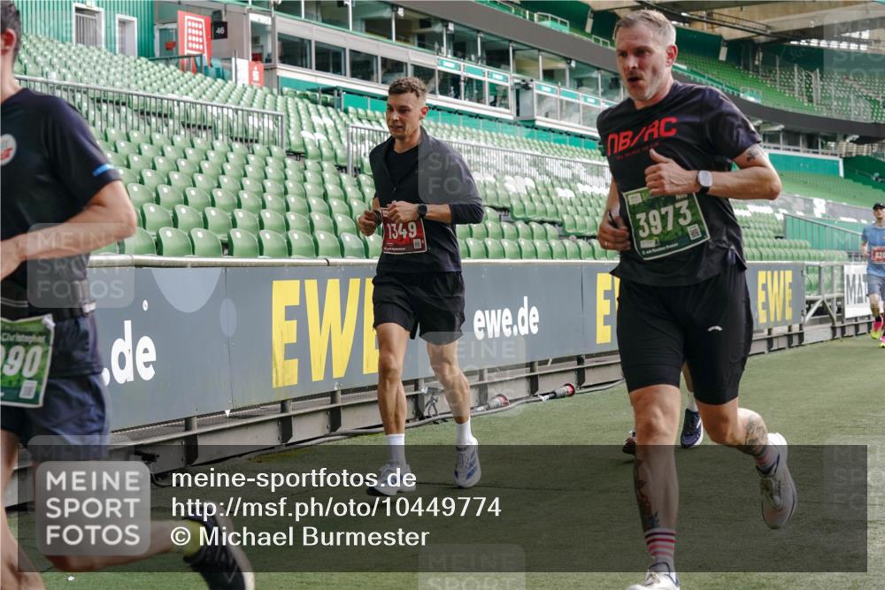 13.09.2026 - 21. swb-Marathon Bremen Michael Burmester http://msf.ph/oto/10449774 13.09.2026 12:48:39 Laufen im Stadion 382, 384, 524, 572, 621, 826, 889, 899, 1349, 1723, 1748, 1872, 1925, 2266, 2287, 2605, 2646, 2844, 2956, 3043, 3110, 3127, 3197, 3242, 3276, 3284, 3297, 3330, 3466, 3794, 3910, 3973, 4025, 4082, 4247, 4614, 4712, 4732, 4852, 4898, 4990, 4992, 5424, 5517, 5570, 5594, 5648, 5803, 5976, 6025, 6058, 6692, 6708, 6784, 6842, 6951, 7064, 7399, 7538, 7636, 7803, 7876, 8060, 8611, 8621, 8706, 8877, 8973, 8980, 8981, 9010, 9035, 9061, 9429, 9689, 9918 meine-sportfotos.de
