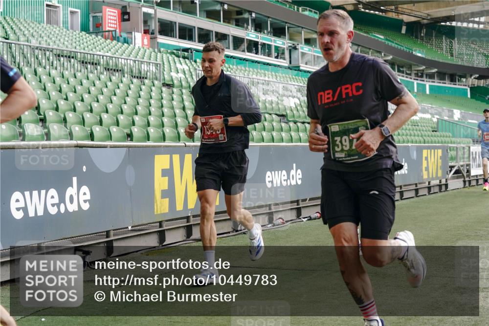 13.09.2026 - 21. swb-Marathon Bremen Michael Burmester http://msf.ph/oto/10449783 13.09.2026 12:48:39 Laufen im Stadion 382, 384, 524, 572, 621, 826, 889, 899, 1349, 1723, 1748, 1872, 1925, 2266, 2287, 2605, 2646, 2844, 2956, 3043, 3110, 3127, 3197, 3242, 3276, 3284, 3297, 3330, 3466, 3794, 3910, 3973, 4025, 4082, 4247, 4614, 4712, 4732, 4852, 4898, 4990, 4992, 5424, 5517, 5570, 5594, 5648, 5803, 5976, 6025, 6058, 6692, 6708, 6784, 6842, 6951, 7064, 7399, 7538, 7636, 7803, 7876, 8060, 8611, 8621, 8706, 8877, 8973, 8980, 8981, 9010, 9035, 9061, 9429, 9689, 9918 meine-sportfotos.de