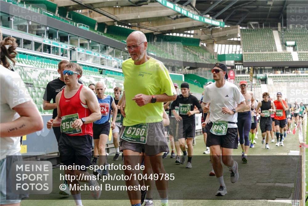 13.09.2026 - 21. swb-Marathon Bremen Michael Burmester http://msf.ph/oto/10449785 13.09.2026 13:09:10 Laufen im Stadion 164, 383, 391, 448, 532, 549, 551, 563, 625, 800, 808, 813, 869, 884, 898, 911, 1025, 1072, 1124, 1150, 1180, 1285, 1289, 1395, 1398, 1559, 1688, 1831, 1880, 1899, 2003, 2041, 2208, 2215, 2229, 2232, 2243, 2366, 2380, 2413, 2429, 2441, 2467, 2471, 2525, 2573, 2594, 2611, 2635, 2692, 2717, 2727, 2782, 2802, 2823, 2831, 2841, 2866, 2897, 2930, 2931, 2941, 3032, 3086, 3291, 3316, 3327, 3333, 3398, 3437, 3707, 3769, 109 meine-sportfotos.de