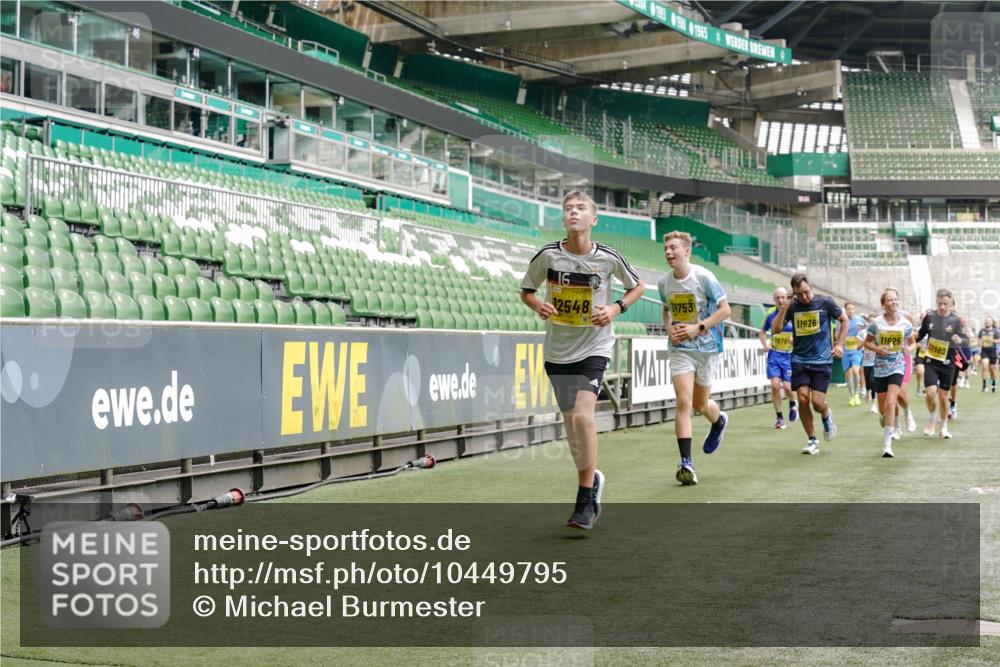 13.09.2026 - 21. swb-Marathon Bremen Michael Burmester http://msf.ph/oto/10449795 13.09.2026 10:30:48 Laufen im Stadion 10141, 10146, 10162, 10174, 10193, 10218, 10222, 10227, 10233, 10253, 10281, 10284, 10304, 10334, 10339, 10359, 10392, 10448, 10452, 10467, 10471, 10478, 10479, 10515, 10555, 10577, 10579, 10585, 10588, 10589, 10610, 10626, 10641, 10652, 10684, 10685, 10708, 10714, 10734, 10757, 10761, 10764, 10765, 10780, 10808, 10821, 10822, 10825, 10827, 10837, 10838, 10862, 10863, 10884, 10886, 10887, 10906, 10984, 11002, 11038, 11109, 11350, 11379 meine-sportfotos.de