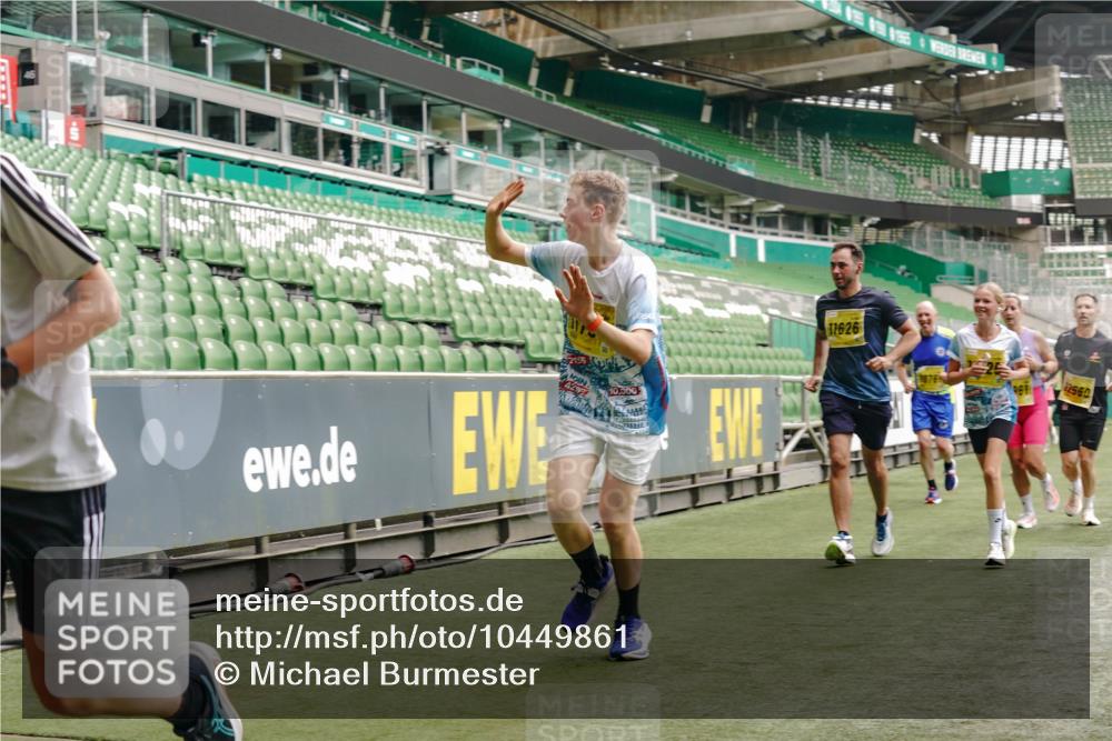 13.09.2026 - 21. swb-Marathon Bremen Michael Burmester http://msf.ph/oto/10449861 13.09.2026 10:30:50 Laufen im Stadion 10141, 10146, 10162, 10174, 10193, 10218, 10222, 10227, 10233, 10253, 10281, 10284, 10304, 10334, 10339, 10359, 10392, 10448, 10452, 10467, 10471, 10478, 10479, 10515, 10529, 10555, 10577, 10579, 10585, 10588, 10589, 10610, 10626, 10641, 10652, 10684, 10685, 10708, 10714, 10734, 10757, 10761, 10764, 10765, 10780, 10808, 10821, 10822, 10825, 10827, 10837, 10838, 10862, 10863, 10884, 10886, 10887, 10906, 10984, 11002, 11038, 11109, 11350, 11379 meine-sportfotos.de