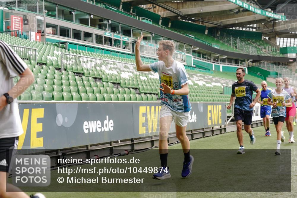 13.09.2026 - 21. swb-Marathon Bremen Michael Burmester http://msf.ph/oto/10449874 13.09.2026 10:30:50 Laufen im Stadion 10141, 10146, 10162, 10174, 10193, 10218, 10222, 10227, 10233, 10253, 10281, 10284, 10304, 10334, 10339, 10359, 10392, 10448, 10452, 10467, 10471, 10478, 10479, 10515, 10529, 10555, 10577, 10579, 10585, 10588, 10589, 10610, 10626, 10641, 10652, 10684, 10685, 10708, 10714, 10734, 10757, 10761, 10764, 10765, 10780, 10808, 10821, 10822, 10825, 10827, 10837, 10838, 10862, 10863, 10884, 10886, 10887, 10906, 10984, 11002, 11038, 11109, 11350, 11379 meine-sportfotos.de