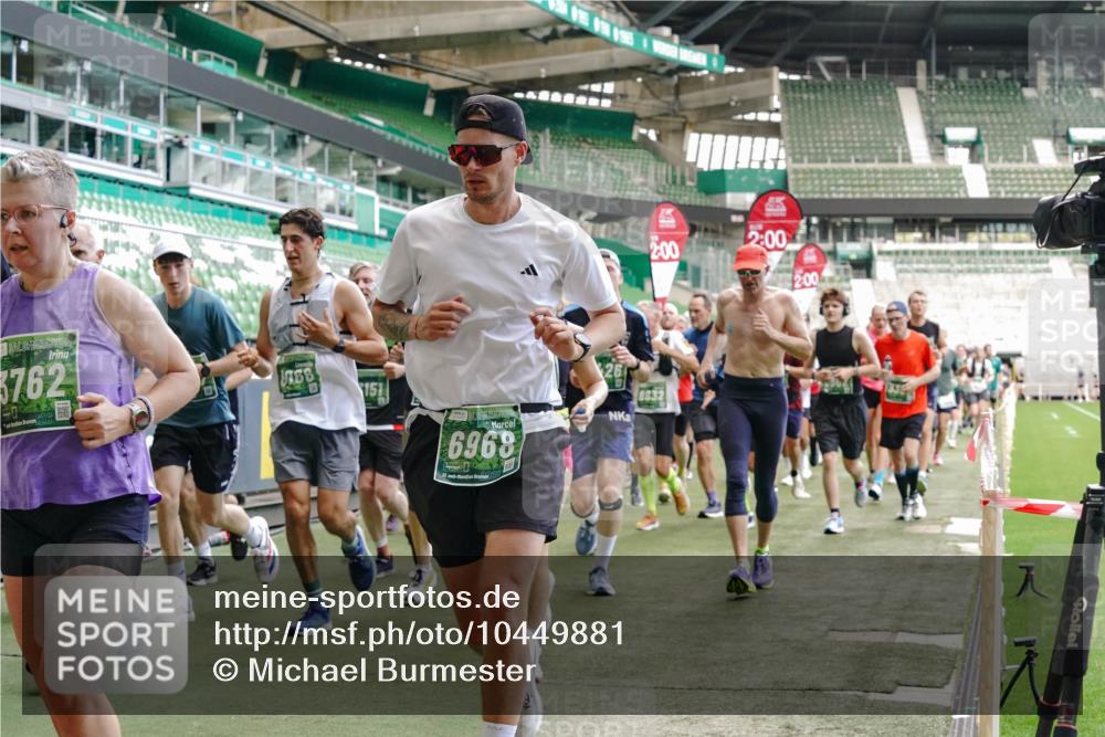 13.09.2026 - 21. swb-Marathon Bremen Michael Burmester http://msf.ph/oto/10449881 13.09.2026 13:09:11 Laufen im Stadion 164, 383, 391, 448, 532, 549, 551, 563, 625, 800, 808, 813, 869, 884, 898, 911, 1025, 1072, 1124, 1150, 1180, 1285, 1289, 1395, 1398, 1559, 1688, 1831, 1880, 1899, 2003, 2041, 2208, 2215, 2229, 2232, 2243, 2366, 2380, 2413, 2429, 2441, 2467, 2471, 2525, 2573, 2594, 2611, 2635, 2692, 2717, 2727, 2782, 2802, 2823, 2831, 2841, 2866, 2897, 2920, 2930, 2931, 2941, 3032, 3063, 3086, 3291, 3316, 3327, 3333, 3398, 3437, 3707, 3769, 109 meine-sportfotos.de