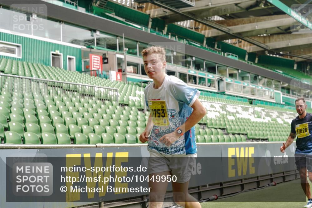 13.09.2026 - 21. swb-Marathon Bremen Michael Burmester http://msf.ph/oto/10449950 13.09.2026 10:30:51 Laufen im Stadion 10141, 10146, 10162, 10174, 10193, 10218, 10222, 10227, 10233, 10253, 10281, 10284, 10304, 10334, 10339, 10359, 10392, 10448, 10452, 10467, 10471, 10478, 10479, 10515, 10529, 10555, 10577, 10579, 10585, 10588, 10589, 10610, 10626, 10641, 10652, 10684, 10685, 10708, 10714, 10734, 10757, 10761, 10764, 10765, 10780, 10808, 10821, 10822, 10825, 10827, 10837, 10838, 10862, 10863, 10884, 10886, 10887, 10906, 10984, 11002, 11038, 11350, 11379 meine-sportfotos.de