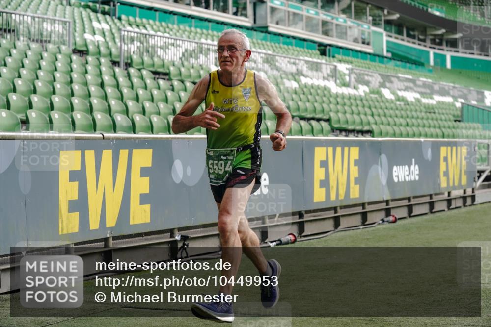 13.09.2026 - 21. swb-Marathon Bremen Michael Burmester http://msf.ph/oto/10449953 13.09.2026 12:48:48 Laufen im Stadion 382, 384, 524, 572, 621, 826, 889, 899, 1349, 1723, 1748, 1872, 1925, 2266, 2287, 2605, 2750, 2844, 2909, 2956, 3043, 3110, 3127, 3197, 3242, 3276, 3330, 3466, 3794, 3910, 3973, 4033, 4082, 4247, 4614, 4712, 4732, 4743, 4852, 4898, 4990, 4992, 5424, 5517, 5570, 5594, 5648, 5803, 6025, 6058, 6692, 6708, 6784, 6842, 6951, 7064, 7399, 7538, 7636, 7803, 7876, 8611, 8621, 8706, 8877, 8973, 8980, 8981, 9010, 9035, 9429, 9689 meine-sportfotos.de
